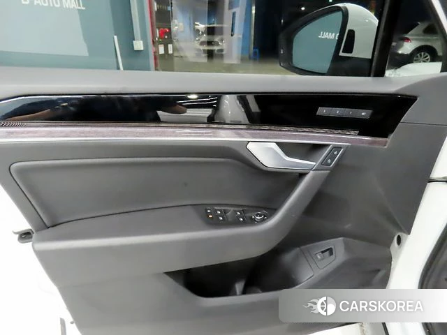 Volkswagen Touareg 3rd generation 2020 Белый из Кореи, фото 4