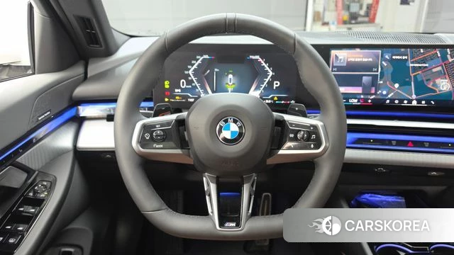 BMW 5 Series (G60) 2025 Белый из Кореи, фото 4