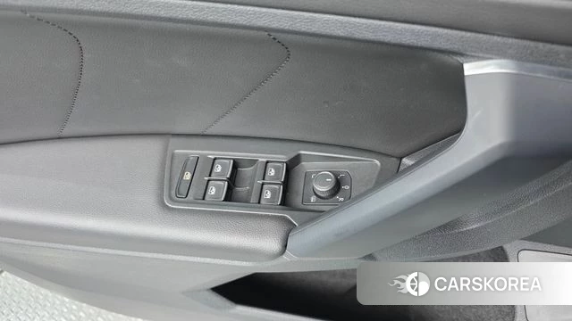 Volkswagen Tiguan second Generation 2023 Белый из Кореи, фото 4