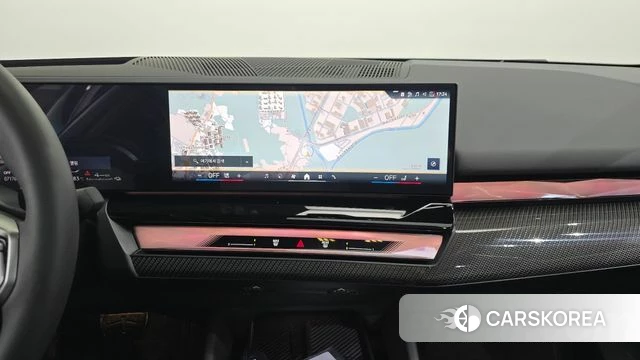 BMW 5 Series (G60) 2025 Белый из Кореи, фото 4