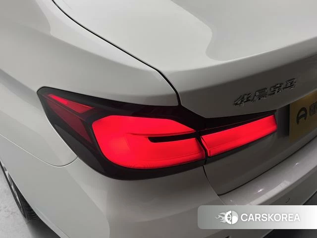 BMW 5 series 2022 Белый из Китая, фото 4