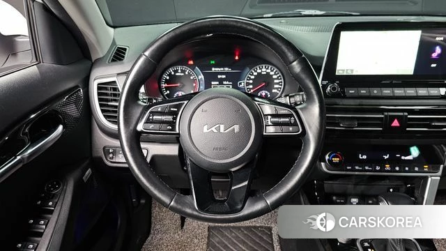 Kia Seltos 2022 Белый из Кореи, фото 4