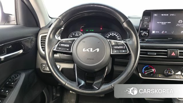 Kia Seltos 2022 Белый из Кореи, фото 4