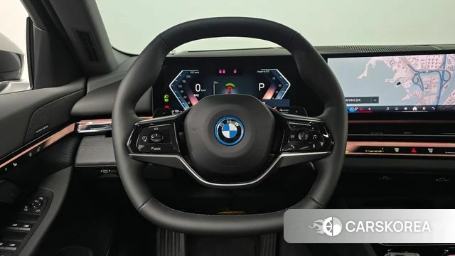 BMW 5 Series (G60) 2024 Серый из Кореи, фото 4