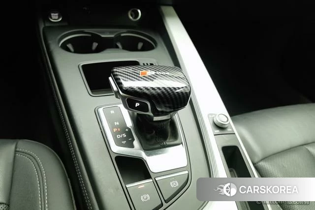 Audi A4L 2021 Темно-серый из Китая, фото 4