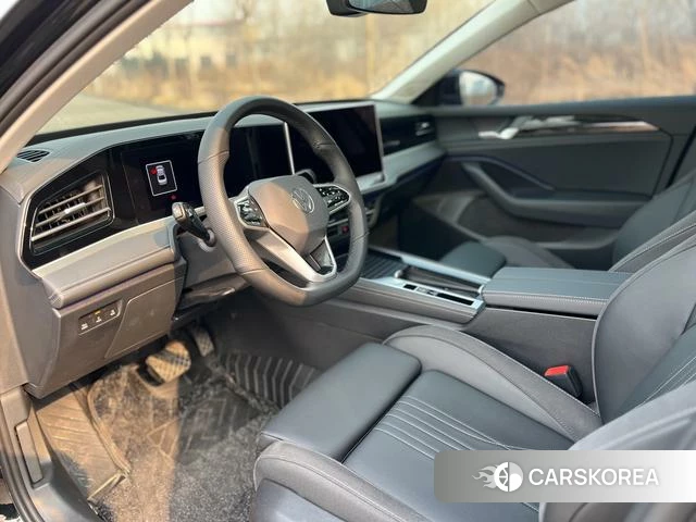 Volkswagen Magotan 2025 Черный из Китая, фото 4