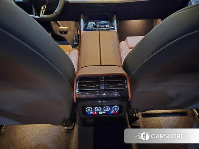 BMW 5 Series (G60) 2025 Серебристо-серый из Кореи, фото 4