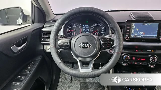 Kia Stonic 2018 Белый из Кореи, фото 4