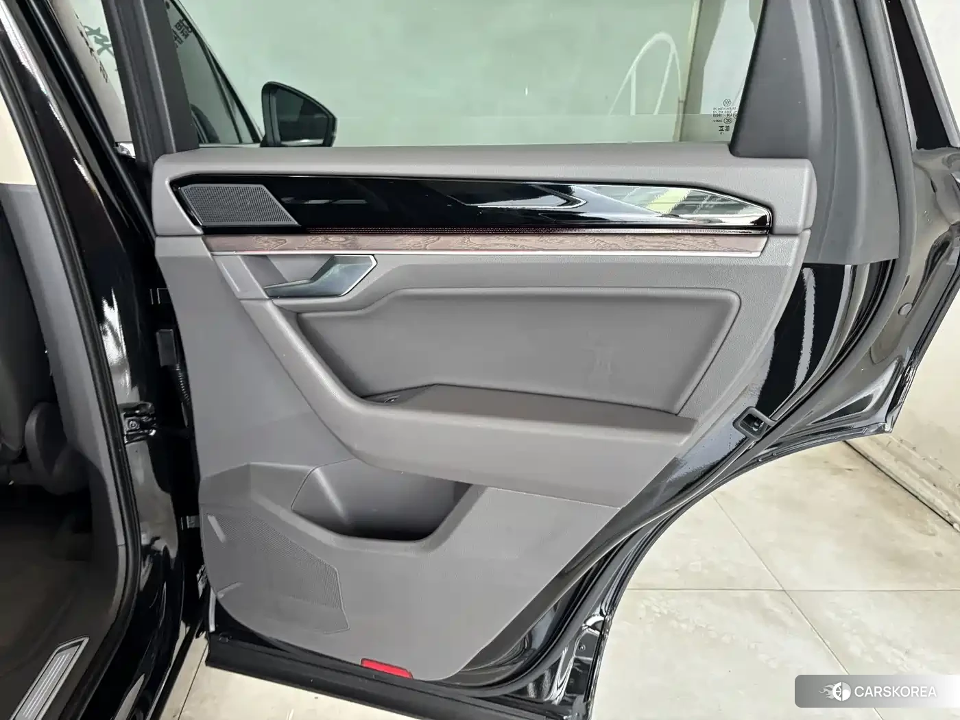 Volkswagen Touareg 2025 Черный из Китая, фото 4