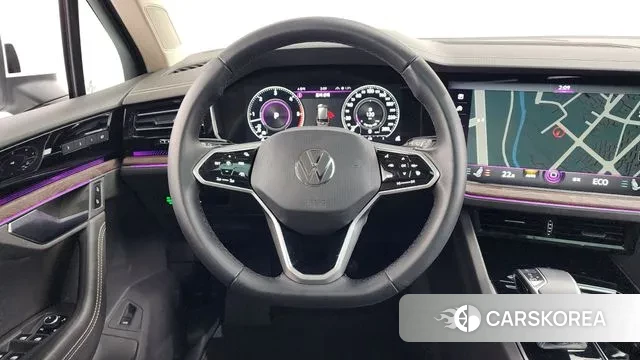 Volkswagen Touareg 3rd generation 2023 Белый из Кореи, фото 4