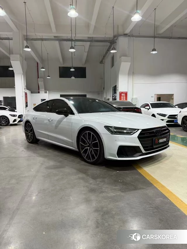 Audi A7 2023 Белый из Китая, фото 4