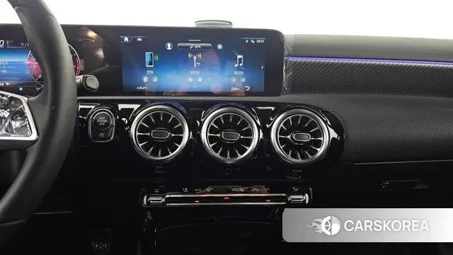 Mercedes-Benz A-Class W177 2025 Белый из Кореи, фото 4