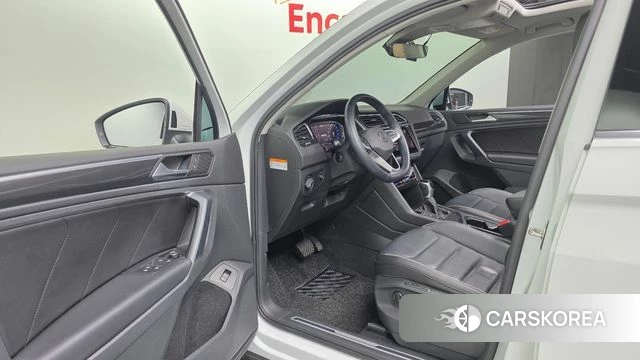 Volkswagen Tiguan second Generation 2022 Белый из Кореи, фото 4