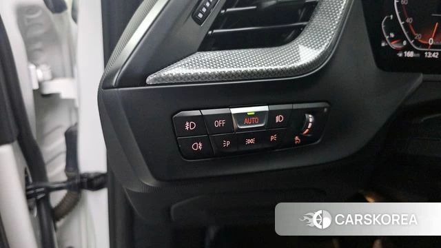 BMW 1 Series (F40) 2021 Белый из Кореи, фото 4