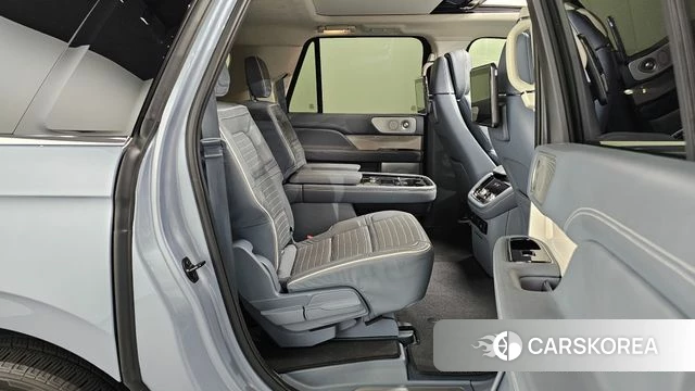 Lincoln Navigator 4th generation 2019 Светло-серебряный цвет из Кореи, фото 4