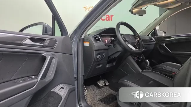 Volkswagen Tiguan second Generation 2022 Серый из Кореи, фото 4