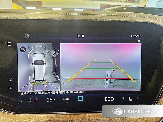 Volkswagen Touareg 3rd generation 2024 Белый из Кореи, фото 4