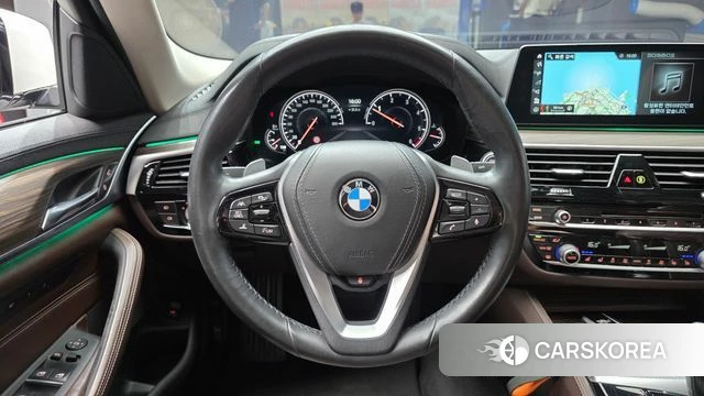 BMW 5 Series (G30) 2018 Белый из Кореи, фото 4