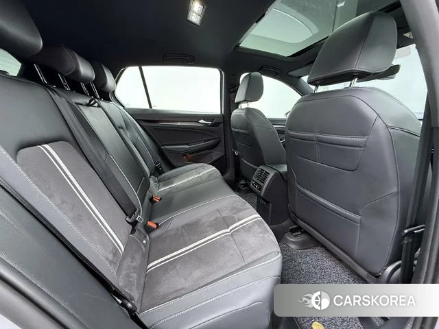 Volkswagen Golf 2023 Темно-серый из Китая, фото 4