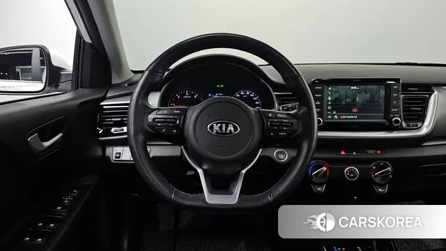 Kia Stonic 2018 Белый из Кореи, фото 4