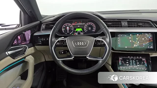 Audi e-Tron 2021 Белый из Кореи, фото 4