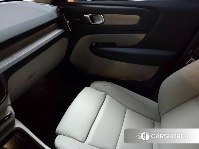 Volvo XC40 2025 Белый из Кореи, фото 4