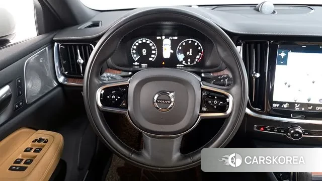 Volvo V60 Cross-Country 2nd Generation 2020 Жемчужный цвет из Кореи, фото 4