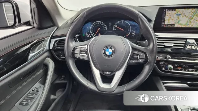 BMW 5 Series (G30) 2019 Серебристо-серый из Кореи, фото 4