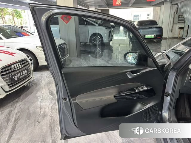 Volkswagen ID.3 2023 Серебристо-серый из Китая, фото 4
