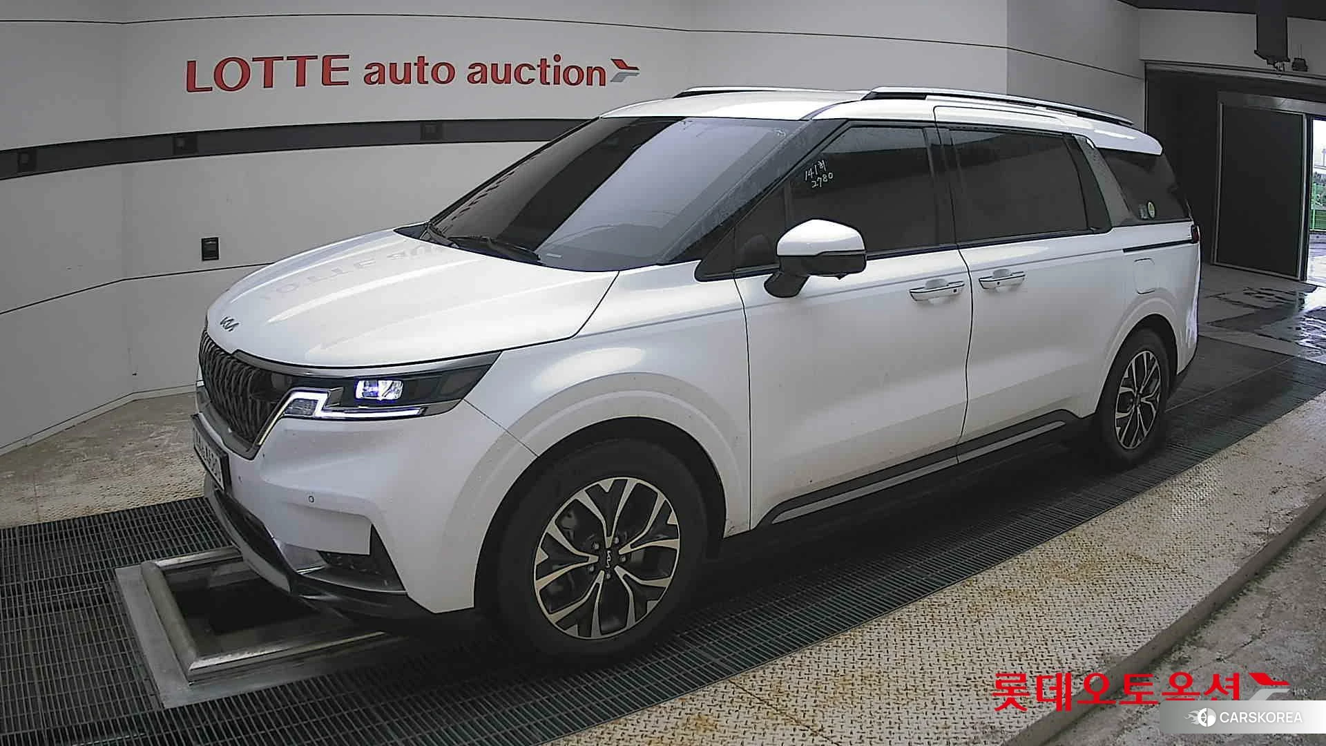 Kia Carnival 2023 Белый из Кореи, фото 4