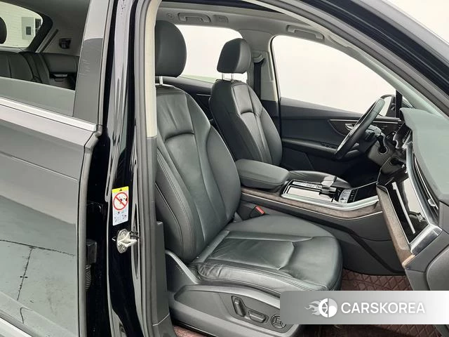 Audi Q7 2021 Черный из Китая, фото 4