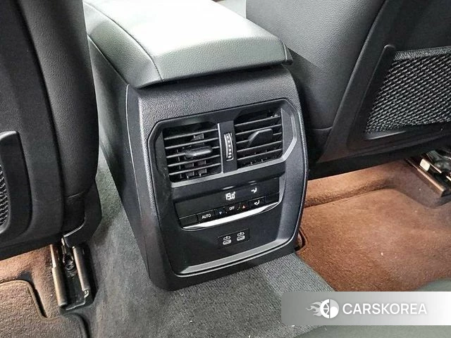 BMW 3 Series (G20) 2023 Серебристо-серый из Кореи, фото 4