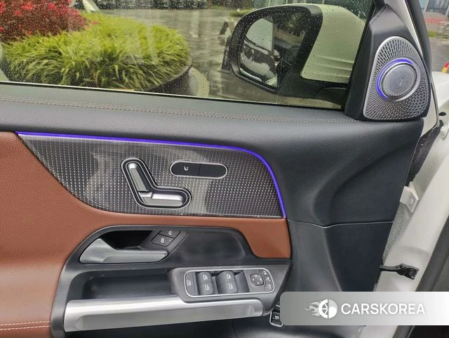 Mercedes-Benz GLB 2023 Белый из Китая, фото 4