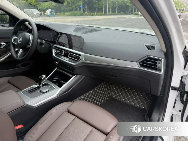 BMW 3 series 2022 Белый из Китая, фото 4