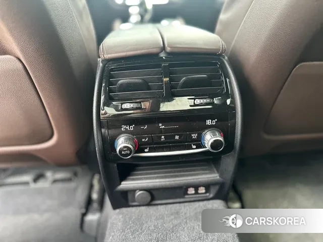 BMW 5 Series (G30) 2022 Серебристо-серый из Кореи, фото 4