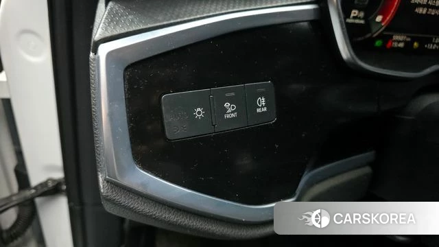 Audi Q3 (F3) 2023 Белый из Кореи, фото 4