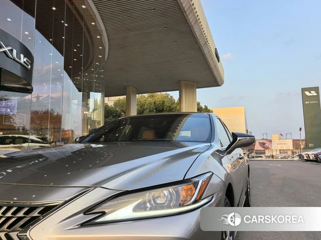 Lexus ES 2024 Серебристо-серый из Китая, фото 4