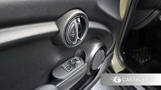 Mini Cooper 2018 Песочный из Кореи, фото 4