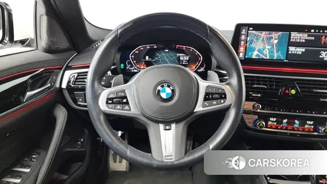 BMW 5 Series (G30) 2023 Белый из Кореи, фото 4