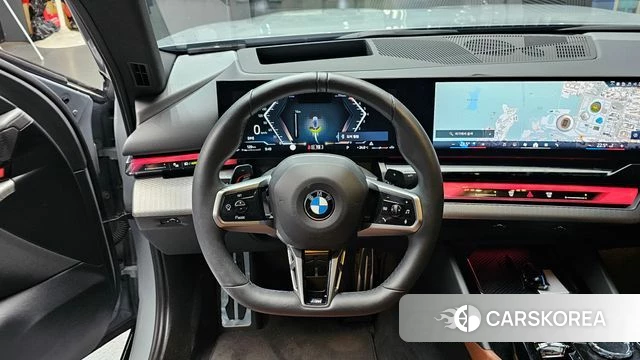 BMW 5 Series (G60) 2024 Светло-серебряный цвет из Кореи, фото 4