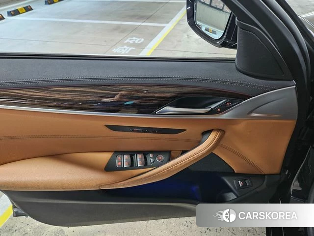 BMW 5 Series (G30) 2023 Черный из Кореи, фото 4