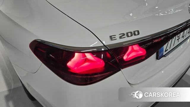 Mercedes-Benz E-Class W214 2025 Белый из Кореи, фото 4