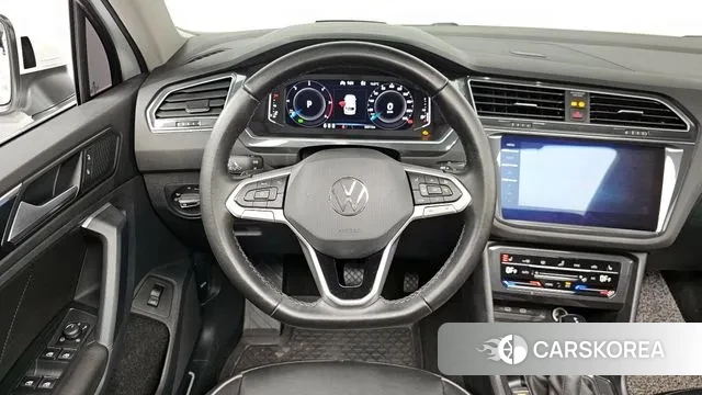 Volkswagen Tiguan second Generation 2022 Белый из Кореи, фото 4