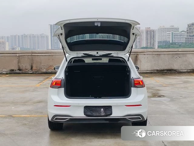 Volkswagen Golf 2022 Белый из Китая, фото 4