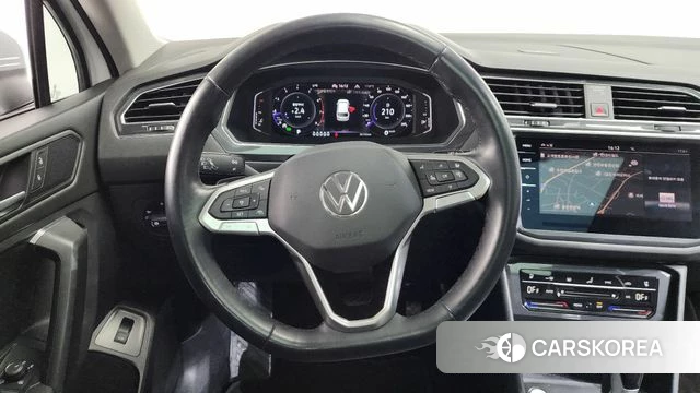 Volkswagen Tiguan Allspace 2023 Белый из Кореи, фото 4