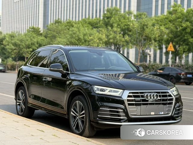 Audi Q5L 2021 Черный из Китая, фото 4