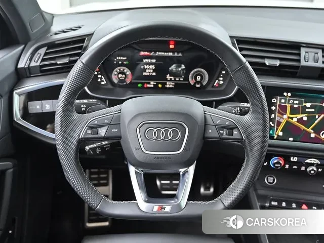 Audi Q3 (F3) 2024 Белый из Кореи, фото 4