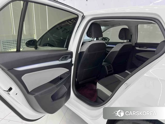 Volkswagen Golf 2023 Белый из Китая, фото 4