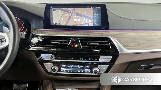 BMW 5 Series (G30) 2020 Белый из Кореи, фото 4