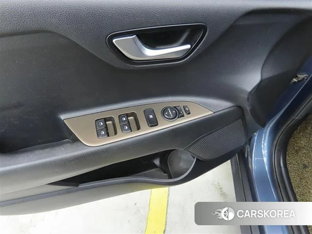 Kia Stonic 2018 Синий из Кореи, фото 4